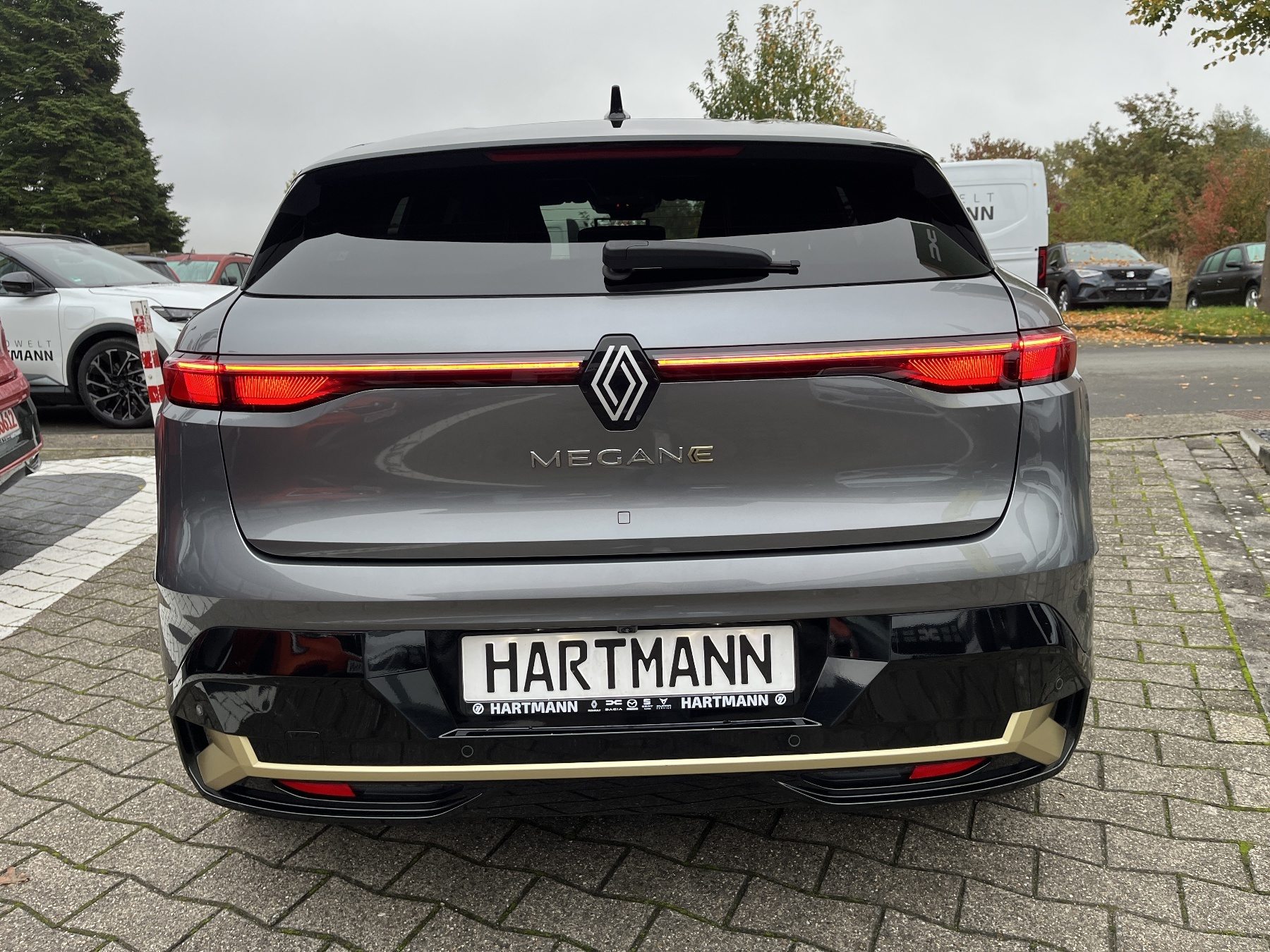 RENAULT Megane E-TECH ICONIC EV60 220hp Harman-Kardon RENAULT Megane E-TECH ICONIC EV60 220hp Harman-Kardon