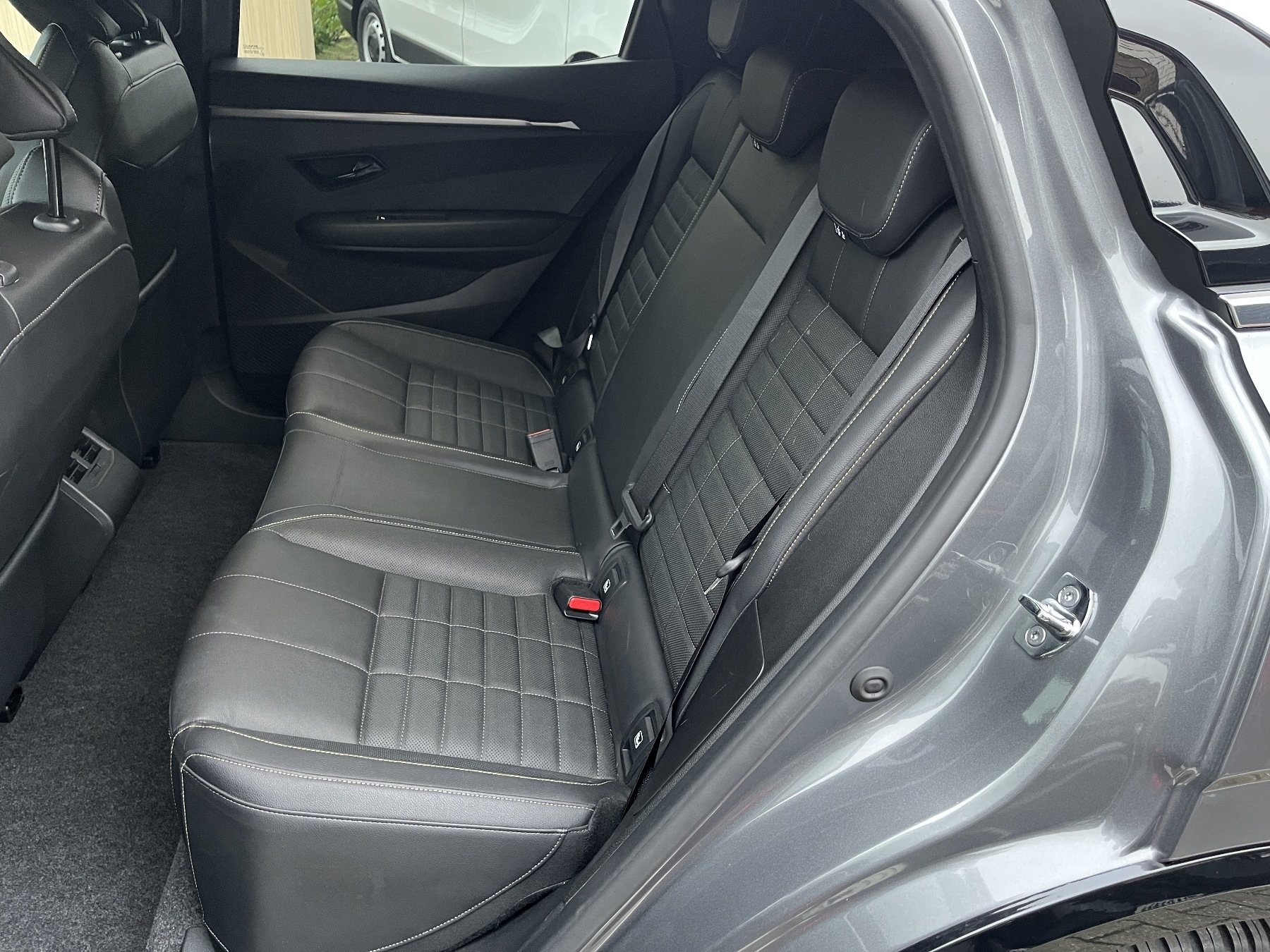 RENAULT Megane E-TECH ICONIC EV60 220hp Harman-Kardon RENAULT Megane E-TECH ICONIC EV60 220hp Harman-Kardon