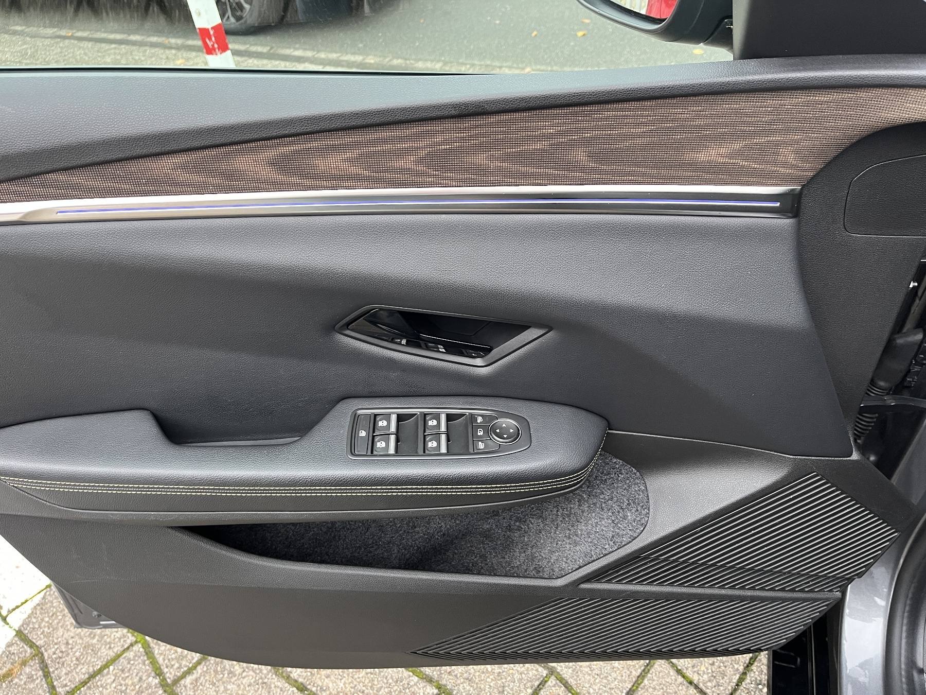 RENAULT Megane E-TECH ICONIC EV60 220hp Harman-Kardon RENAULT Megane E-TECH ICONIC EV60 220hp Harman-Kardon