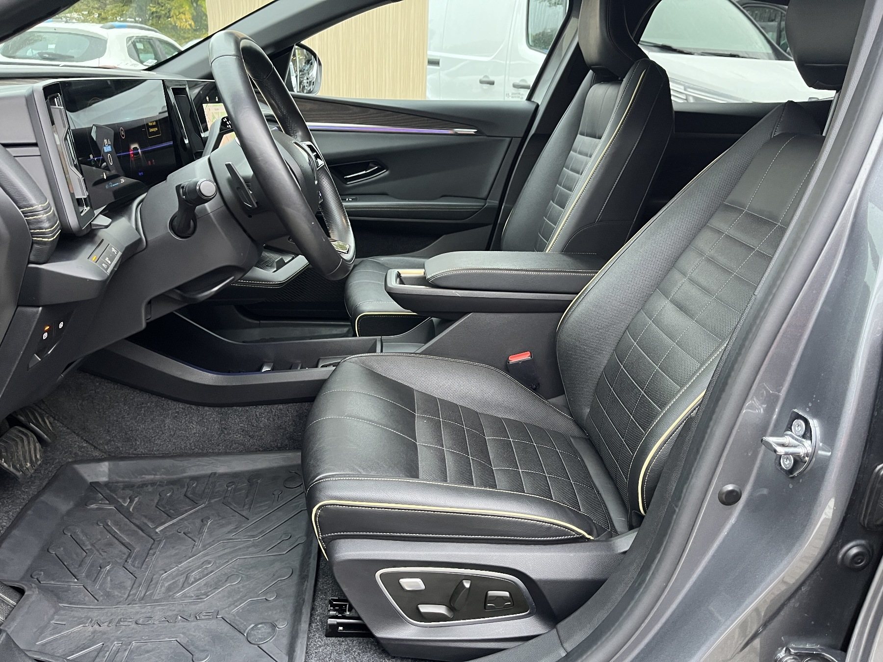 RENAULT Megane E-TECH ICONIC EV60 220hp Harman-Kardon RENAULT Megane E-TECH ICONIC EV60 220hp Harman-Kardon