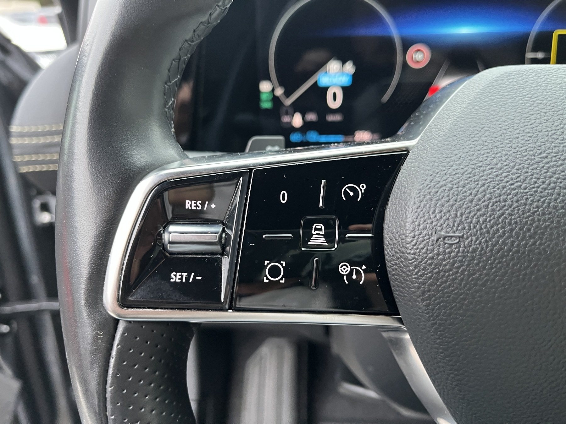 RENAULT Megane E-TECH ICONIC EV60 220hp Harman-Kardon RENAULT Megane E-TECH ICONIC EV60 220hp Harman-Kardon