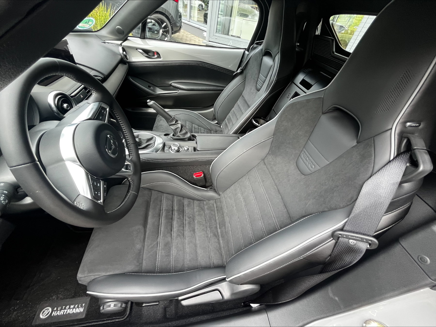 MAZDA MX-5 1.5L SKYACTIV-G 132 6MT RWD Homura MAZDA MX-5 1.5L SKYACTIV-G 132 6MT RWD Homura