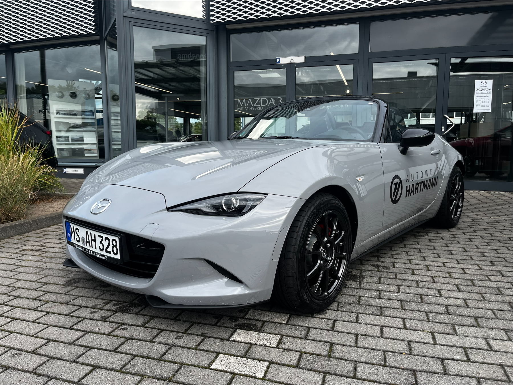 MAZDA MX-5 1.5L SKYACTIV-G 132 6MT RWD Homura MAZDA MX-5 1.5L SKYACTIV-G 132 6MT RWD Homura