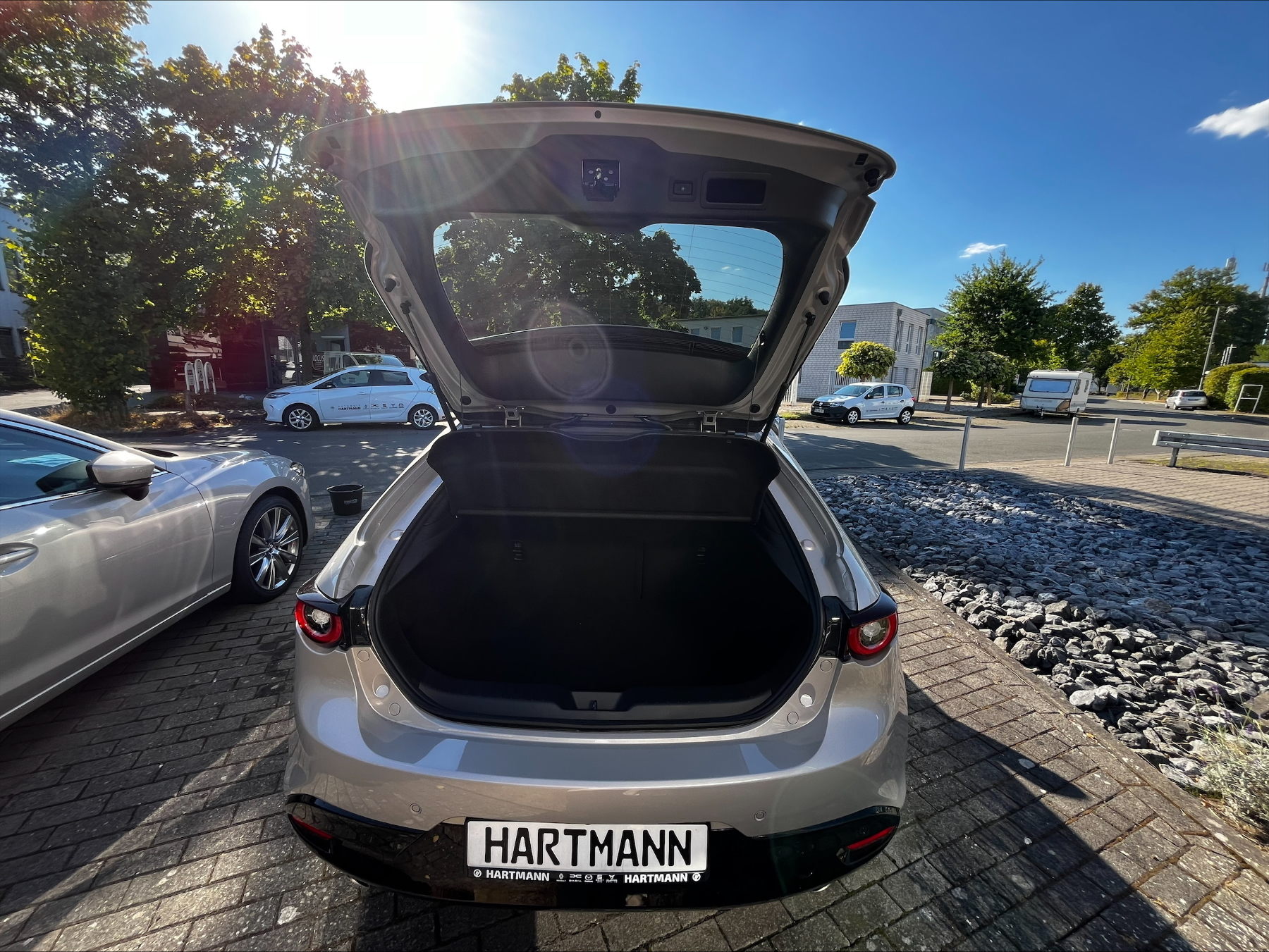 MAZDA 3 2.5L e-SKYACTIV G 140ps 6AT FWD Exclusive-line MAZDA 3 2.5L e-SKYACTIV G 140ps 6AT FWD Exclusive-line