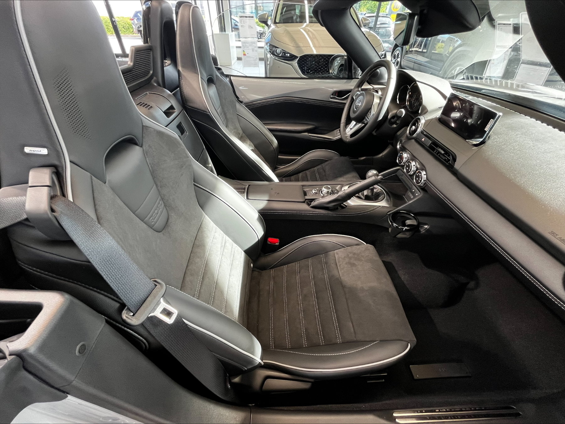 MAZDA MX-5 1.5L SKYACTIV-G 132 6MT RWD Homura MAZDA MX-5 1.5L SKYACTIV-G 132 6MT RWD Homura