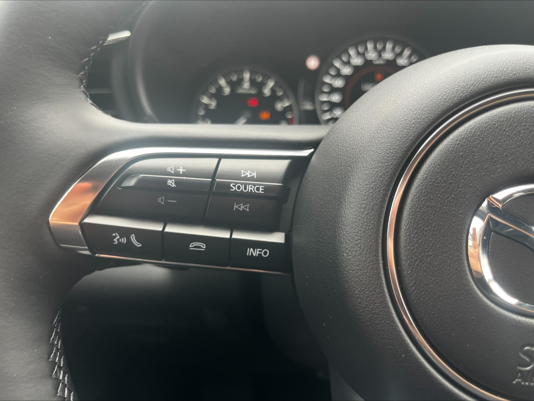 MAZDA CX-30 2.5L e-SKYACTIV G 140ps 6AT Exclusive-line MAZDA CX-30 2.5L e-SKYACTIV G 140ps 6AT Exclusive-line