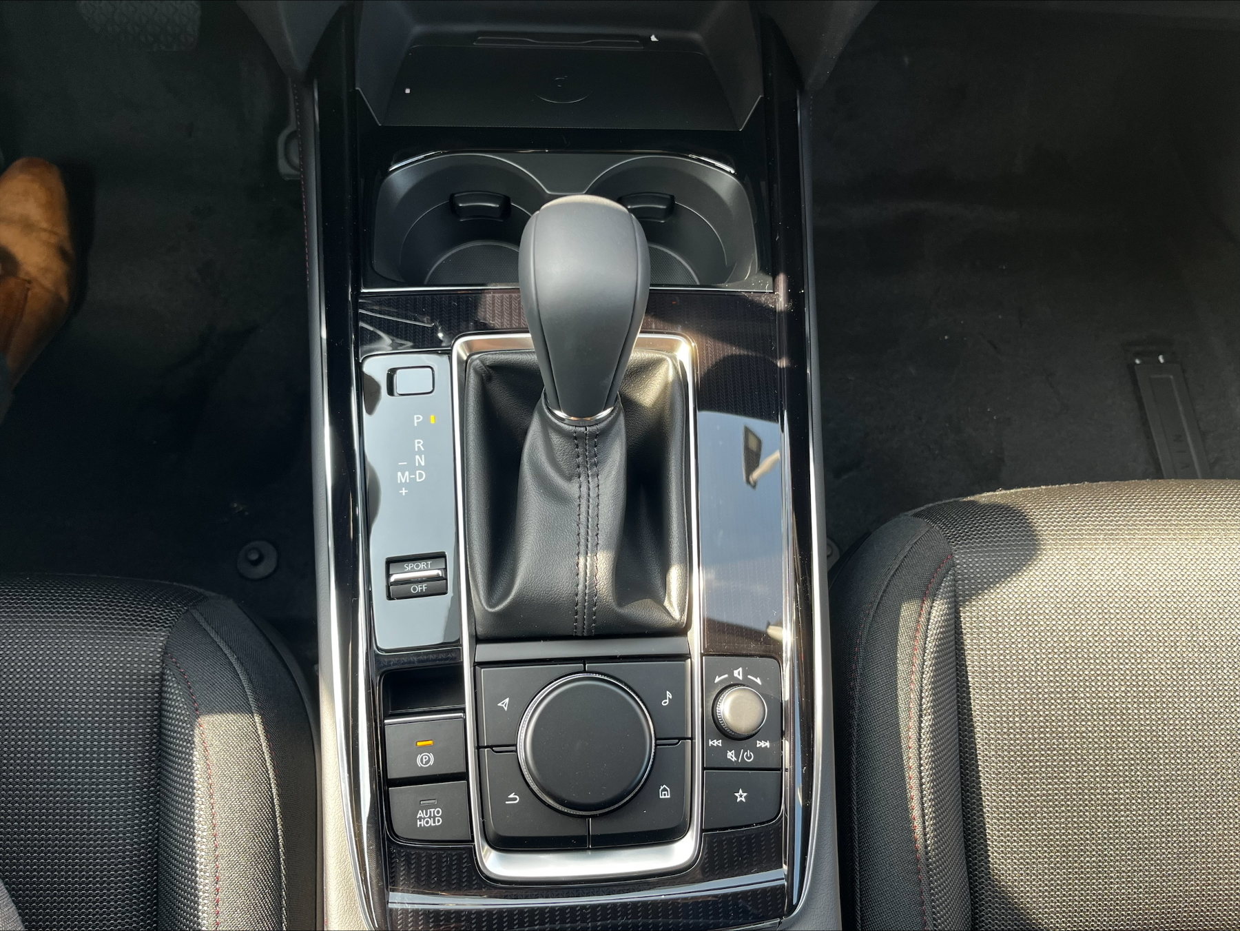 MAZDA CX-30 2.5L e-SKYACTIV G 140ps 6AT FWD Homura MAZDA CX-30 2.5L e-SKYACTIV G 140ps 6AT FWD Homura