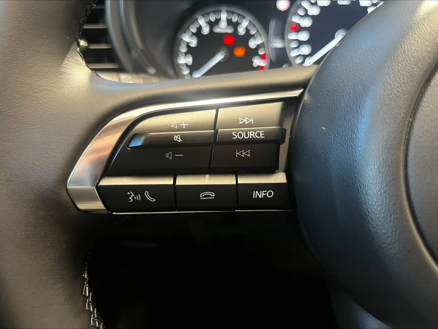 MAZDA CX-30 2.5L e-SKYACTIV G 140ps 6AT FWD Homura MAZDA CX-30 2.5L e-SKYACTIV G 140ps 6AT FWD Homura