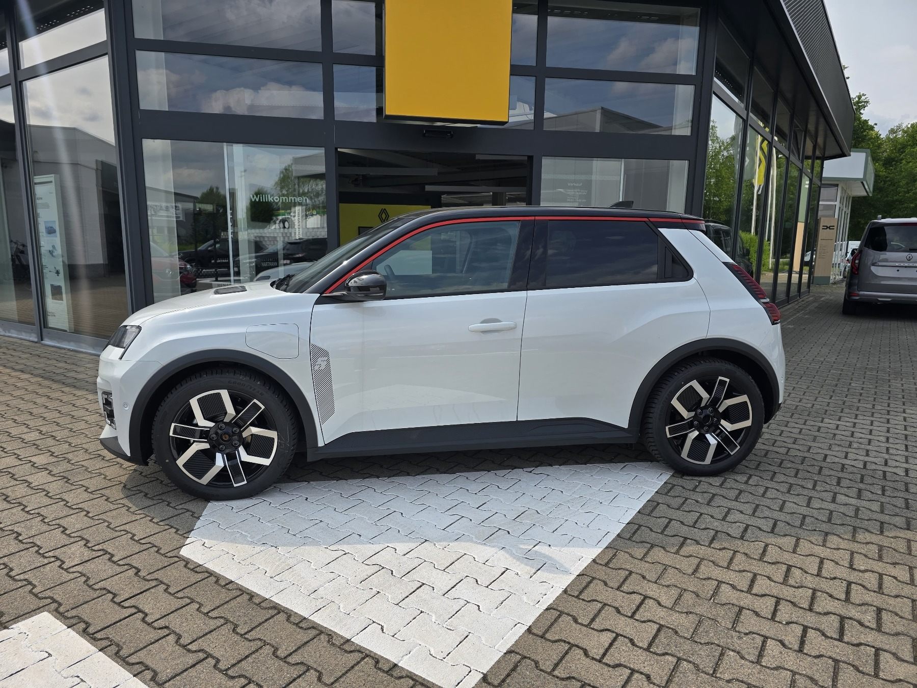 RENAULT R 5 E-Tech Techno 120 Urban Range RENAULT R 5 E-Tech Techno 120 Urban Range