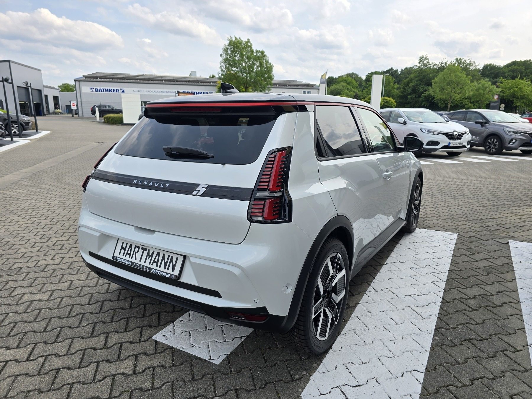 RENAULT R 5 E-Tech Techno 120 Urban Range RENAULT R 5 E-Tech Techno 120 Urban Range