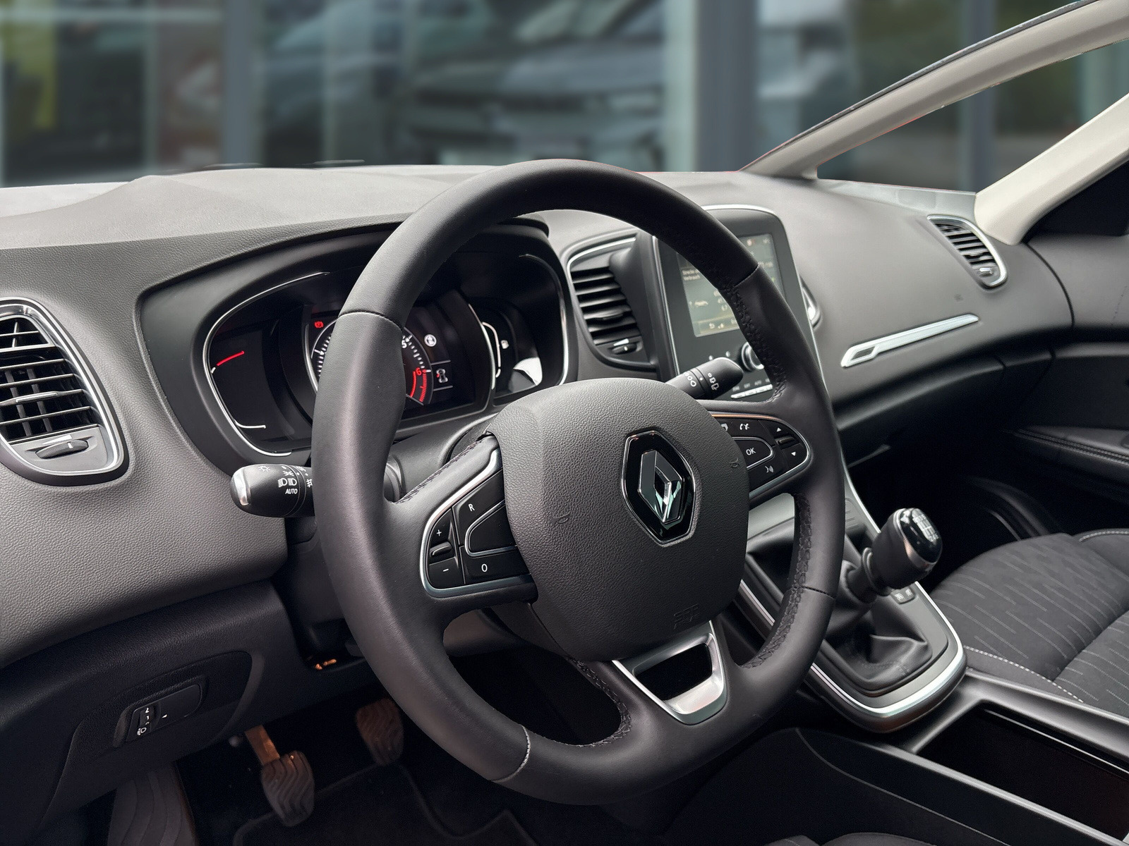 RENAULT Scenic IV LIMITED Deluxe TCe 140 GPF RENAULT Scenic IV LIMITED Deluxe TCe 140 GPF