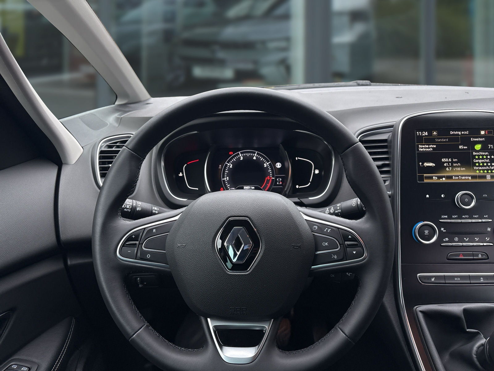 RENAULT Scenic IV LIMITED Deluxe TCe 140 GPF RENAULT Scenic IV LIMITED Deluxe TCe 140 GPF