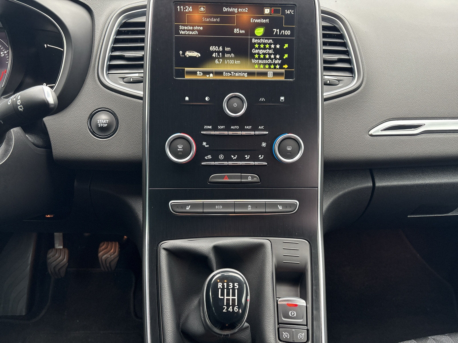 RENAULT Scenic IV LIMITED Deluxe TCe 140 GPF RENAULT Scenic IV LIMITED Deluxe TCe 140 GPF