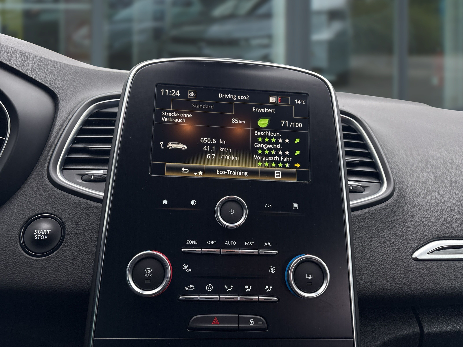 RENAULT Scenic IV LIMITED Deluxe TCe 140 GPF RENAULT Scenic IV LIMITED Deluxe TCe 140 GPF